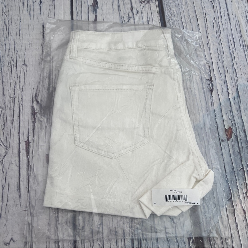 Daily Ritual Women's White(Cream) Denim Turn-Cuff Shorts Size 27 - Picture 13 of 13